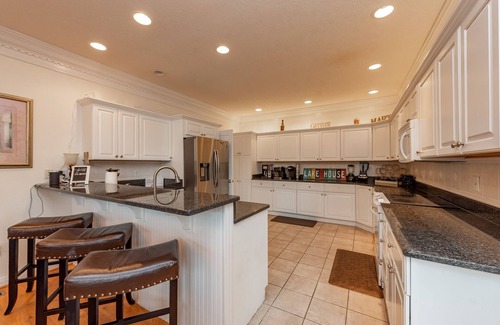 McHenry House | Fire Pit, Hot Tub, Suites & Scenery Await!