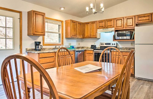 Marion Cottage | Fire Pit & Mtn Views: Charming Marion Cabin!