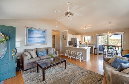 Payson Cottage | Fire Pit & Views: ‘Falconcrest’ Cottage in Payson!