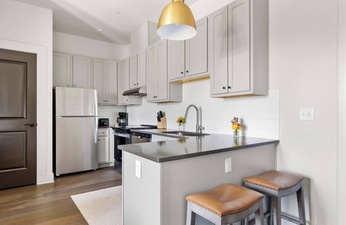 Cannonborough Elliotborough Condo | Fire Tower | Stylish King Suite with Rooftop Views