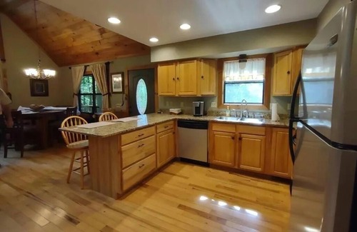 Bryson City Cabin | Firefly Cabin King Bed Hot Tub Private