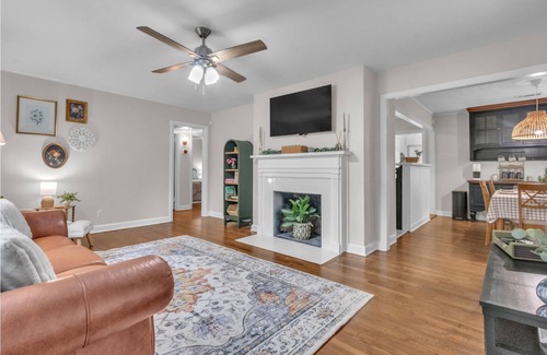 Gunter Afs House | Firefly Cottage- 2 bedroom, peaceful stay near downtown and AFBs