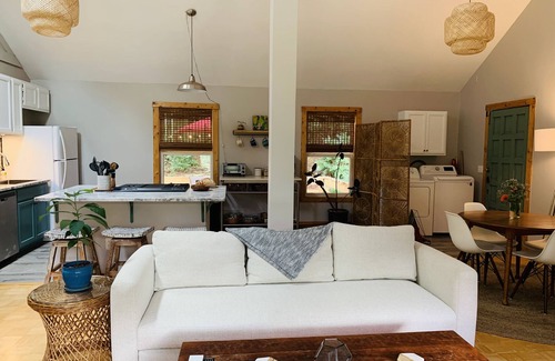 Skyland House | Firefly Cove Guesthouse