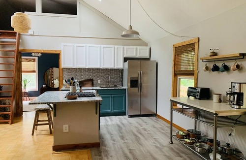 Skyland House | Firefly Cove Guesthouse