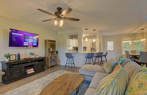 Leicester House | Firefly Hideaway near Asheville w/hot tub, free Biltmore pass, fire pit and fenced back yard