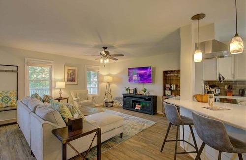 Leicester House | Firefly Hideaway near Asheville w/hot tub, free Biltmore pass, fire pit and fenced back yard