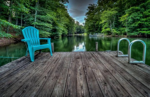 Blairsville Cabin | Firefly Lake House- Pet Friendly | Lake Front Home | Screened Porch | Lake Nottely