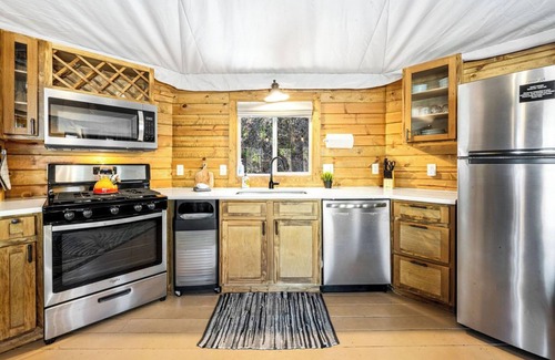 Bryson City Cabin | Firefly, Luxury Treetop Safari Tent in Deep Creek