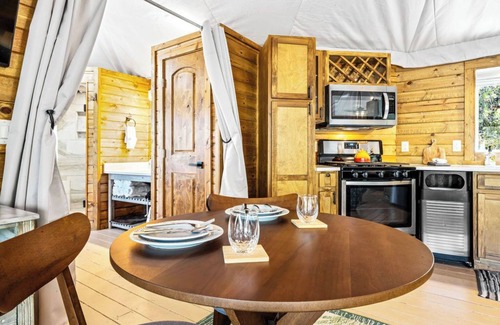Bryson City Cabin | Firefly, Luxury Treetop Safari Tent in Deep Creek