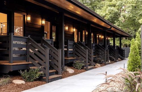Caton House | Firefly Mountain Suites by AvantStay Sleeps 36 Indoor Pool Hot Tub Game Room Playground
