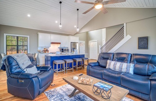 Helen Cabin | Firefly Mtn Retreat - Amazing Mountain Views and Family Entertainment