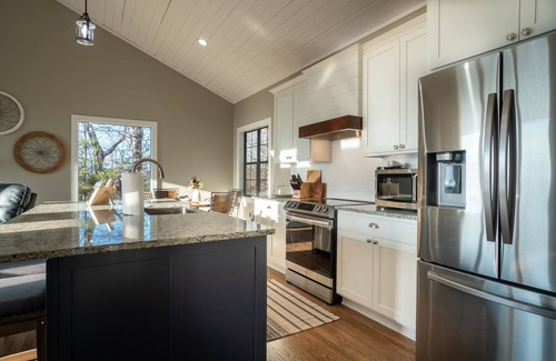 Helen Cabin | Firefly Mtn Retreat - Amazing Mountain Views and Family Entertainment