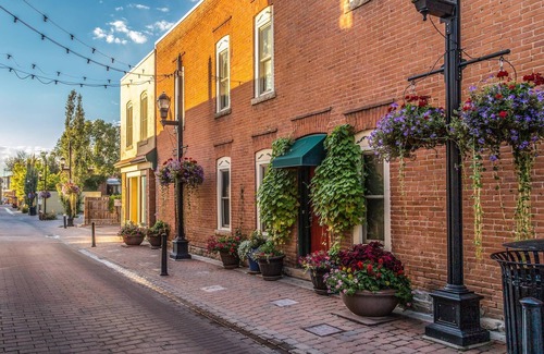 Old Town House | FireHouse Alley Elegant Loft-Style Retreat