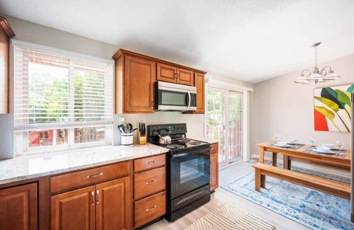 Wayne House | Firepit & 10mins to Speedway - Westside Splendor