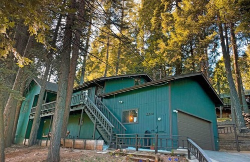 Pollock Pines House | FirePit~Horseshoes~King Bed~Near Lake, Wine, Farms