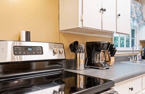 Gunter Afs House | Firepit & Patio- Mins to Dining- The Vaughnique