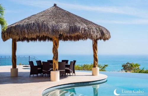 Buzzards Villa | Firepit Sunsets, Hot Tub Soaks, BBQ, Ocean Views