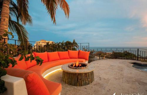 Buzzards Villa | Firepit Sunsets, Hot Tub Soaks, BBQ, Ocean Views