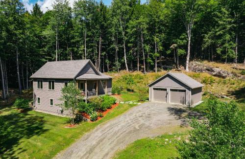 West Hartford House | Fireplace Woods Club Access - Modern Quechee