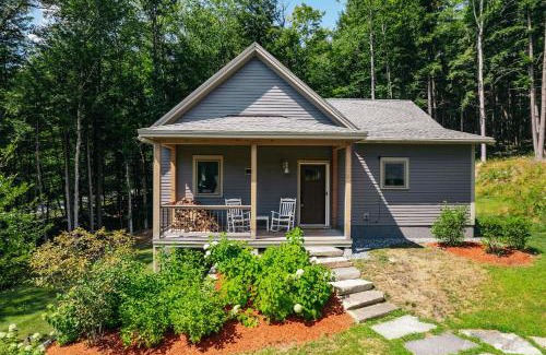 West Hartford House | Fireplace Woods Club Access - Modern Quechee