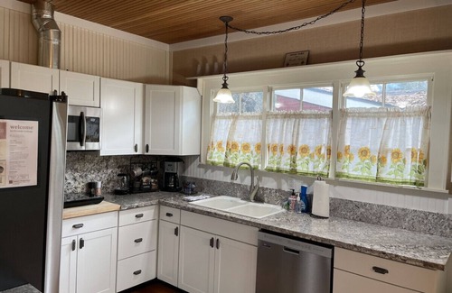 Jacksonville House | Fireside Cottage Downtown Jacksonville