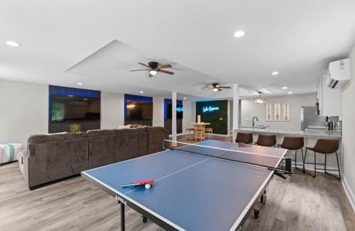 Mooresville House | Fireside Fun by AvantStay Sleeps 18 Waterfront Pool