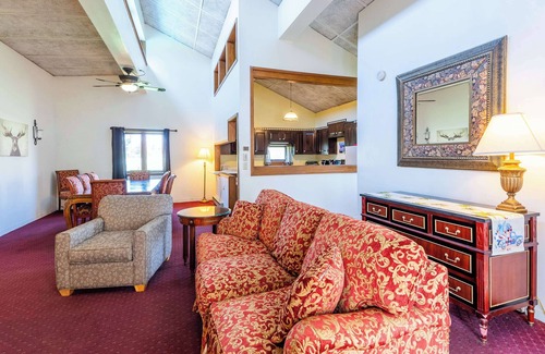 Bangor Hotel | Fireside Inn & Suites Bangor