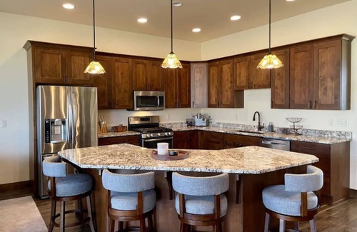 Creston House | Fireside Retreat - Beautiful Montana Home
