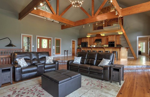 Big Canoe House | Fireside Sips, Soothing Hot Tub Soaks, Hiking Trails, Lakeside Dining & Scenic Golf - Field of Stars