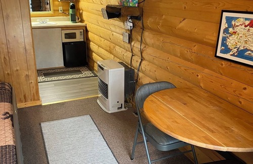 Tok Cabin | Fireweed Cabin-Modern Comfort in the Last Frontier (For families or casual travelers)