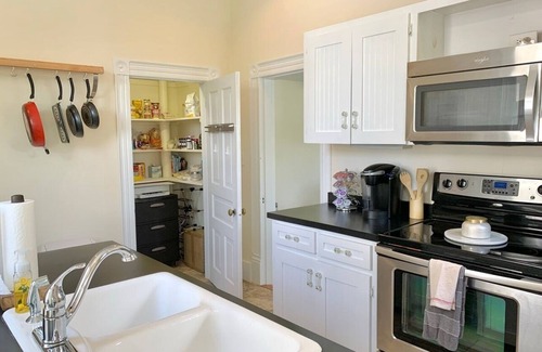 Martha Jefferson Apartment | First Floor 513 Locust