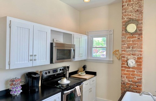 Martha Jefferson Apartment | First Floor 513 Locust
