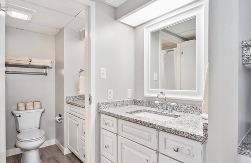 North East House | First Floor Bay View Deluxe Suite