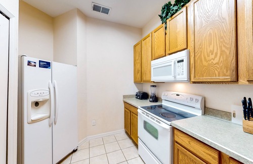 Bahama Bay House | First-floor condo w/restaurant, near theme parks, basketball court, pools
