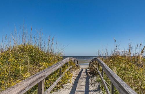 Oceanmarsh Subdivision House | First Floor Condo - Walking distance to beach and pools!
