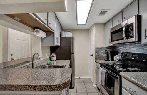 Galveston Condo | First Floor Condo | Walk 2 Beach | King Bed