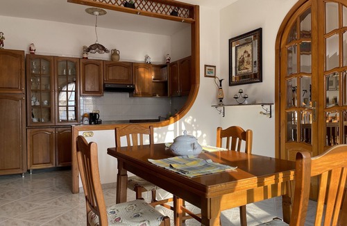 Depressa House | First Floor - Cozy place with a garden on the rooftop