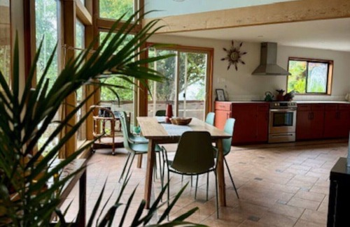 Tofino House | First Light: Waterfront, Hot Tub/Sauna + EV/1 bed