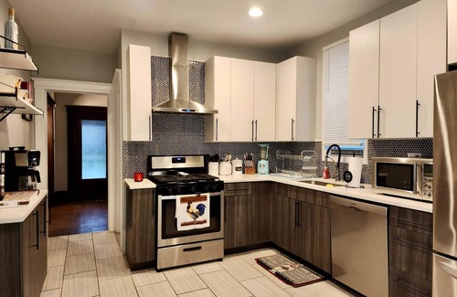 Detroit Apartment | Fischer House Indian Village Nn01