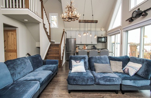 Trent Hills Cottage | Fish and relax in a new Waterfront four-season cottage 1 hour east of Whitby!