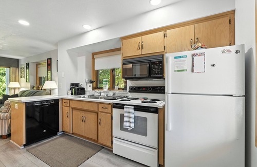 Fish Creek Condo | Fish Creek Condo-Next to Shopping and restaurants