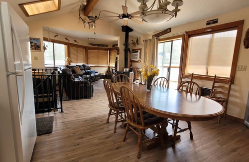 Huntington House | Fish/Hunt on the Snake River - Property Sold - SEE New VRBO Link In Description
