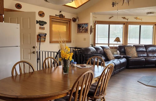 Huntington House | Fish/Hunt on the Snake River - Property Sold - SEE New VRBO Link In Description