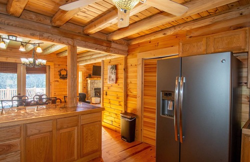 Grassy Creek Cabin | Fish, Soak, Play | River Song Retreat | Bring the Dogs!