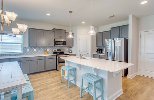 Ocean Isle Beach House | Fish, Swim & Unwind: Retreat in Ocean Isle Beach!