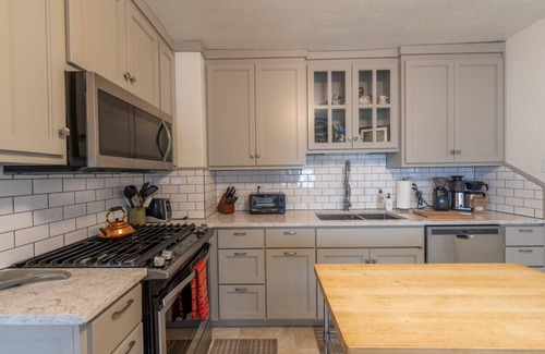 Livingston House | Fisherman's Bungalow · Perfect downtown home