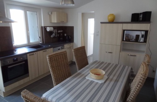 Aytre House | Fisherman's cottage, sleeps 4, for a convivial stay in La Rochelle