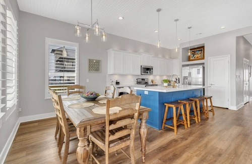 Galveston House | Fisherman's Delight - Anglers will love this bayside beauty w/boat slip/lift