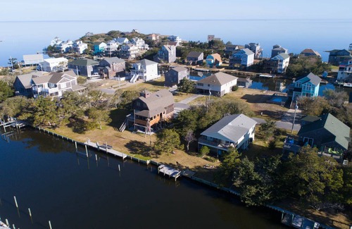 Brigands' Bay House | Fisherman's Dream, Cozy Canal Front W/ Private Dock, Kayaks, & Dog Friendly
