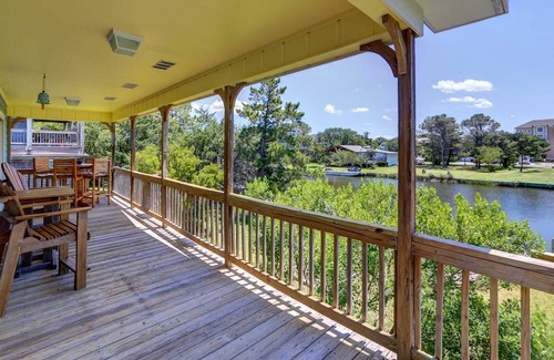 Brigands' Bay House | Fisherman's Dream, Cozy Canal Front W/ Private Dock, Kayaks, & Dog Friendly